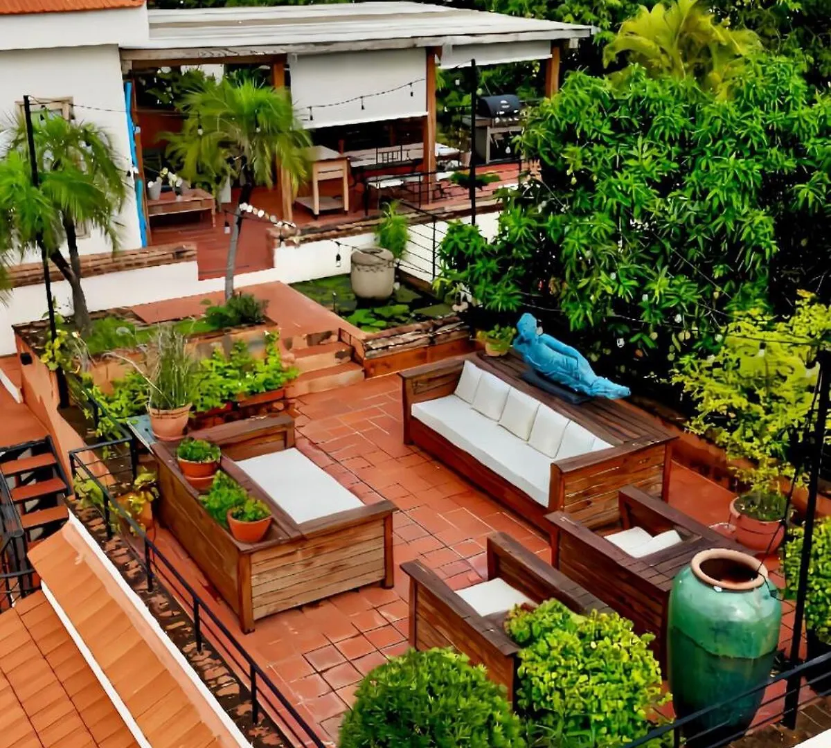 Unique Two-Level Penthouse In The Historical Area contacts